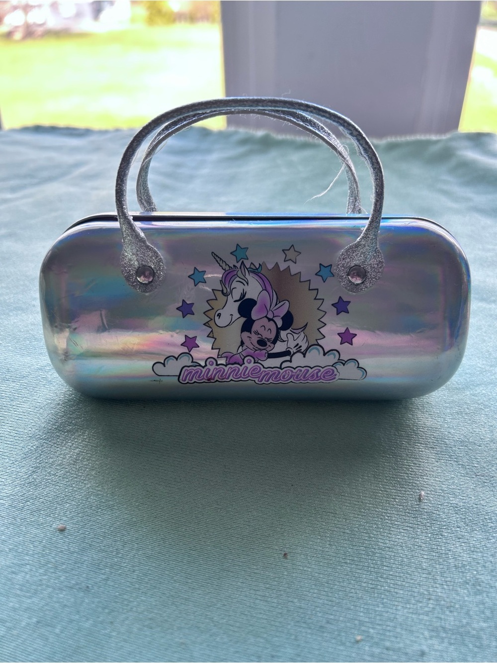 Disney Holographic Minnie Mouse Sunglasses Case - Silver Iridescent - Picture 4 of 6